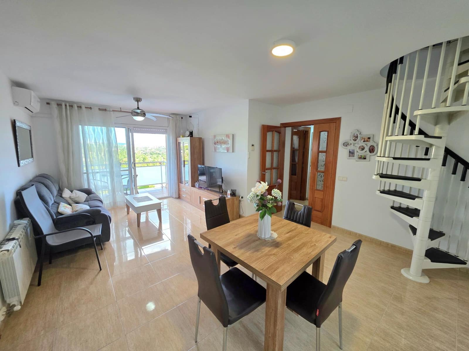 3 bedroom Penthouse for sale in Creixell with pool - € 209,000 (Ref: 9395943)