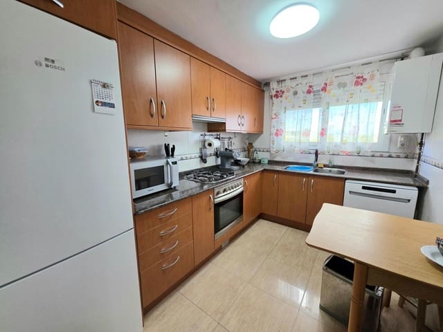 3 bedroom Penthouse for sale in Creixell with pool - € 209,000 (Ref: 9395943)