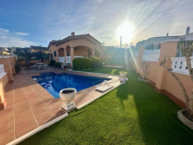 3 slaapkamer Villa te koop in El Vendrell met zwembad garage - € 269.000 (Ref: 9400877)