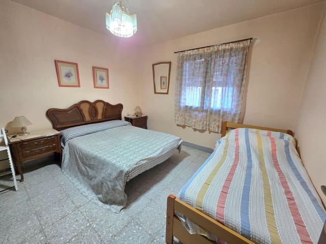 4 bedroom Villa for sale in Vespella with pool - € 179,900 (Ref: 9414039)