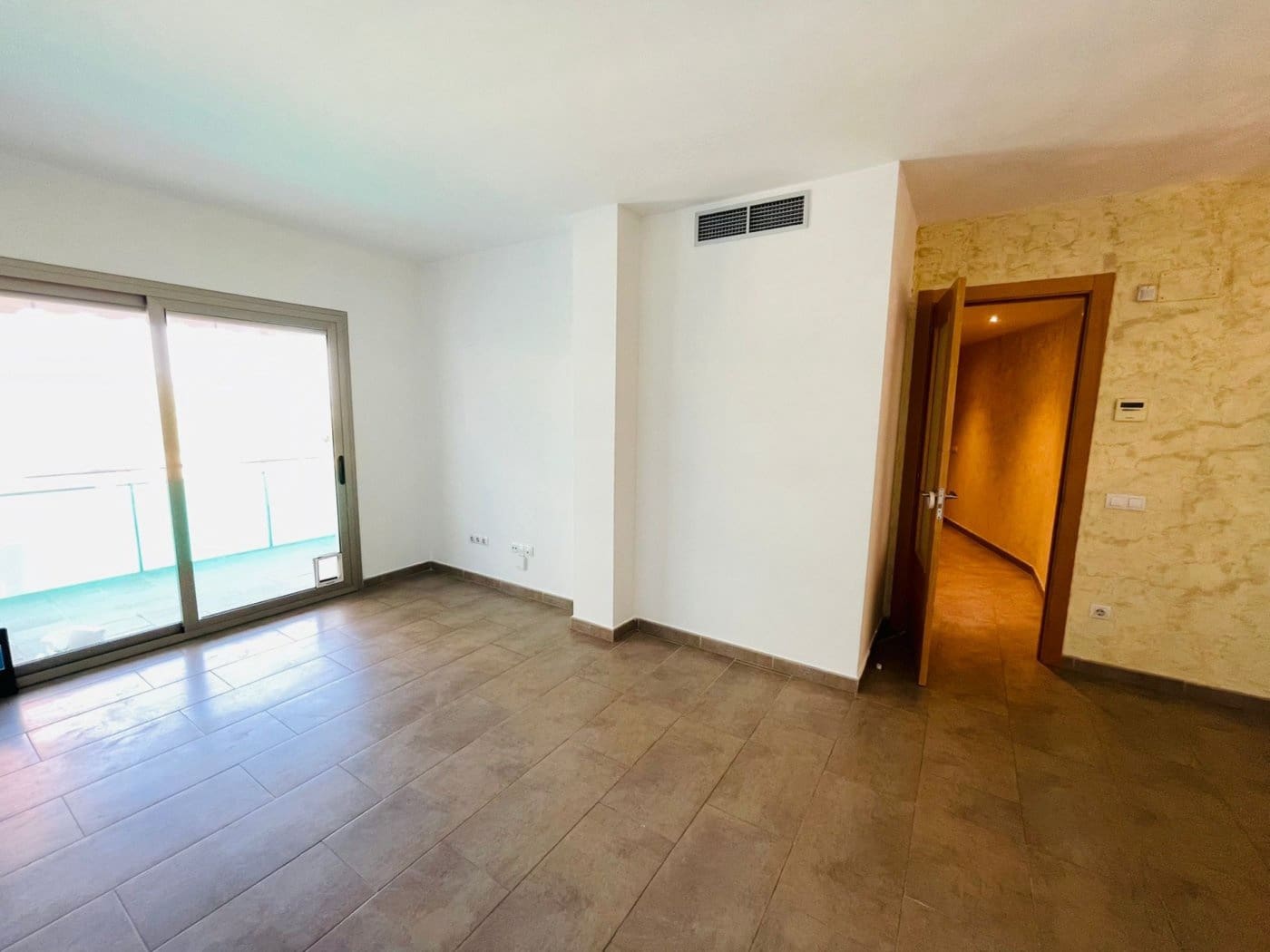 3 bedroom Flat for sale in El Vendrell with garage - € 185,000 (Ref: 9415863)