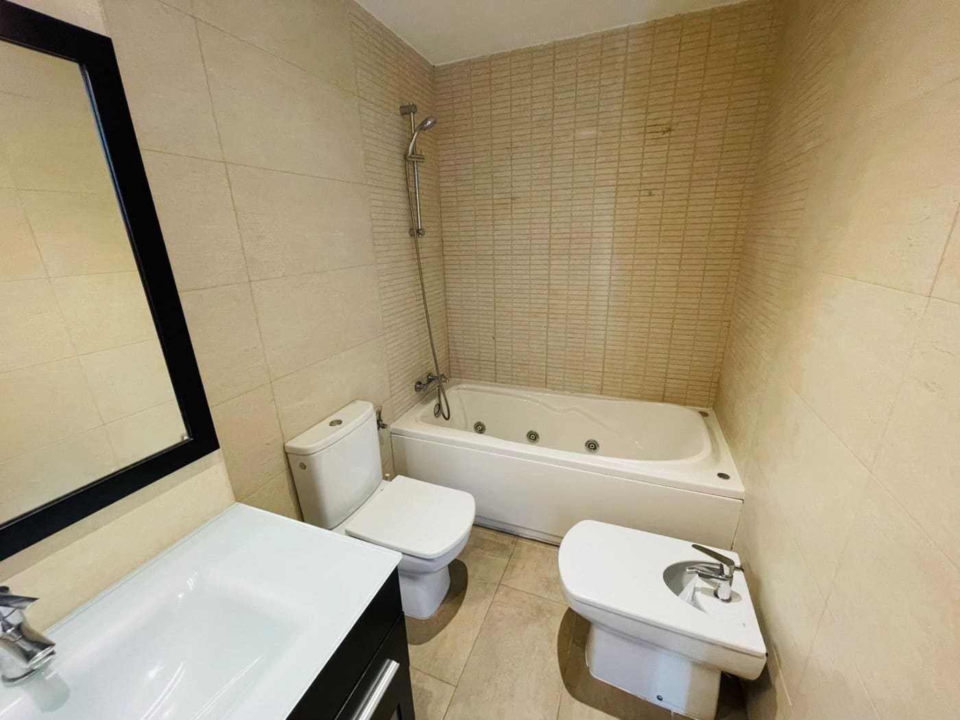 3 bedroom Flat for sale in El Vendrell with garage - € 185,000 (Ref: 9415863)