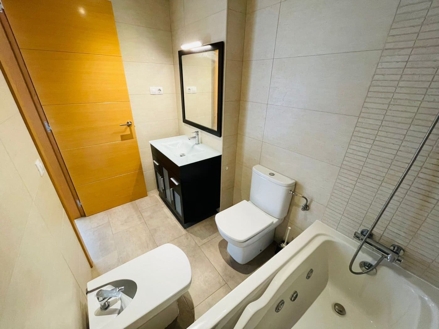 3 bedroom Flat for sale in El Vendrell with garage - € 185,000 (Ref: 9415863)