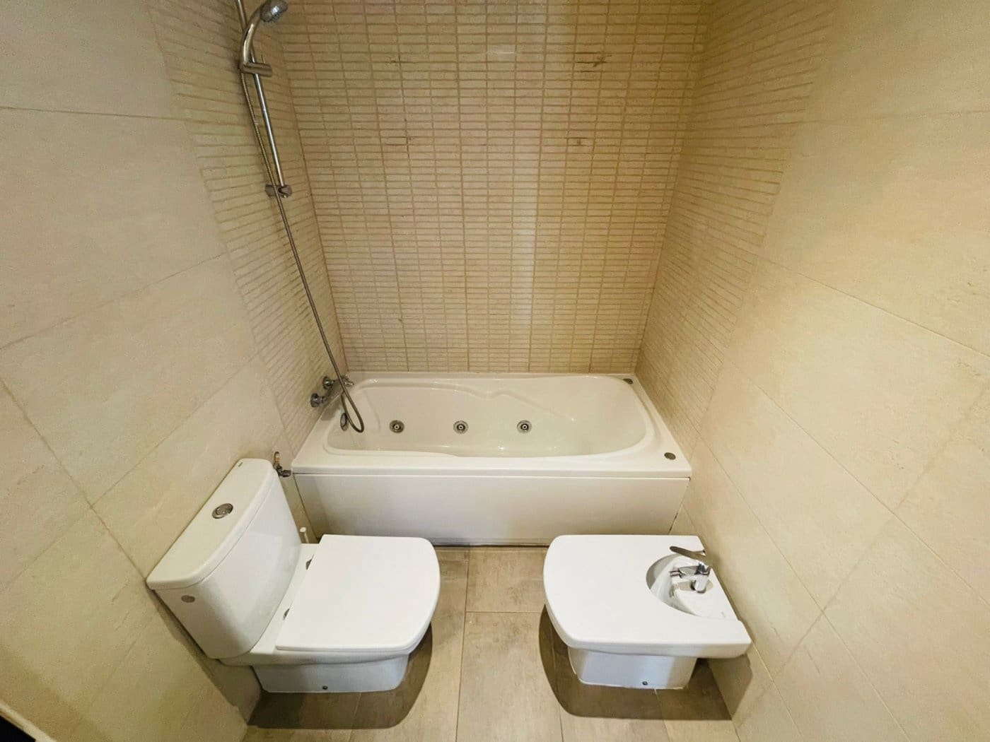 3 bedroom Flat for sale in El Vendrell with garage - € 185,000 (Ref: 9415863)