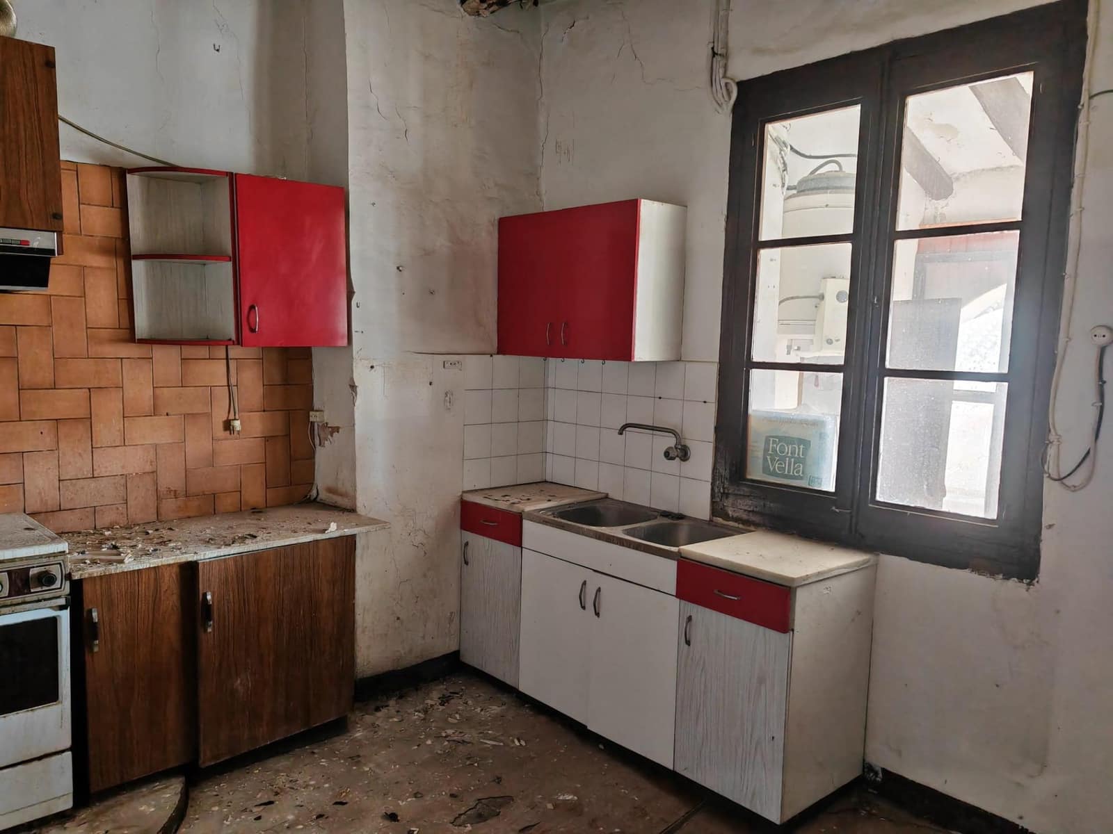 3 slaapkamer Bedrijf te koop in Santa Coloma de Queralt - € 120.000 (Ref: 9431041)