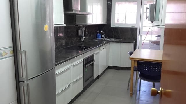 4 slaapkamer Flat te huur in Tarragona stad met garage - € 998 (Ref: 9446284)