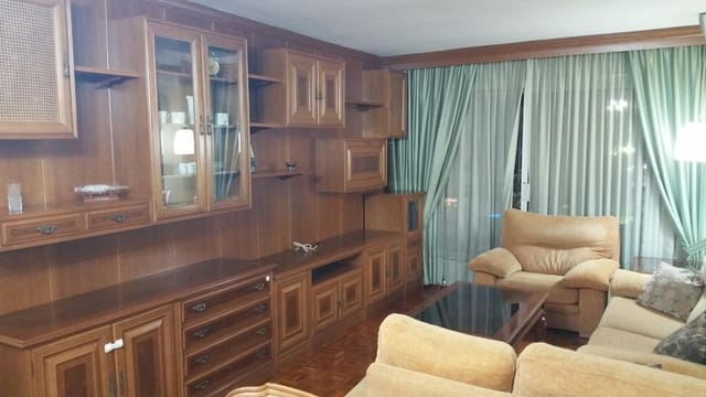 4 slaapkamer Flat te huur in Tarragona stad met garage - € 998 (Ref: 9446284)