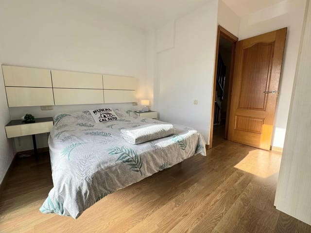 3 makuuhuone Rivitalo myytävänä paikassa Torredembarra mukana uima-altaan 
autotalli - 250 000 € (Ref: 9452774)