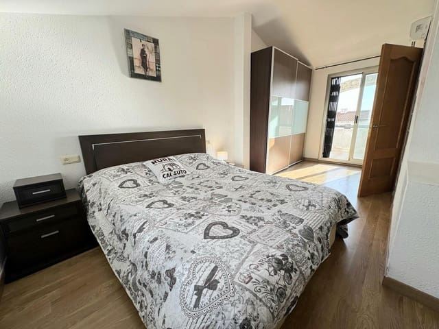 3 makuuhuone Rivitalo myytävänä paikassa Torredembarra mukana uima-altaan 
autotalli - 250 000 € (Ref: 9452774)