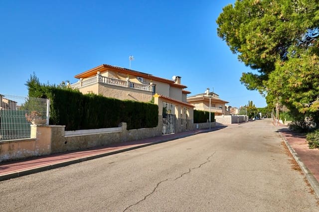 4 sovrum Villa till salu i El Vendrell med pool garage - 450 000 € (Ref: 9462030)
