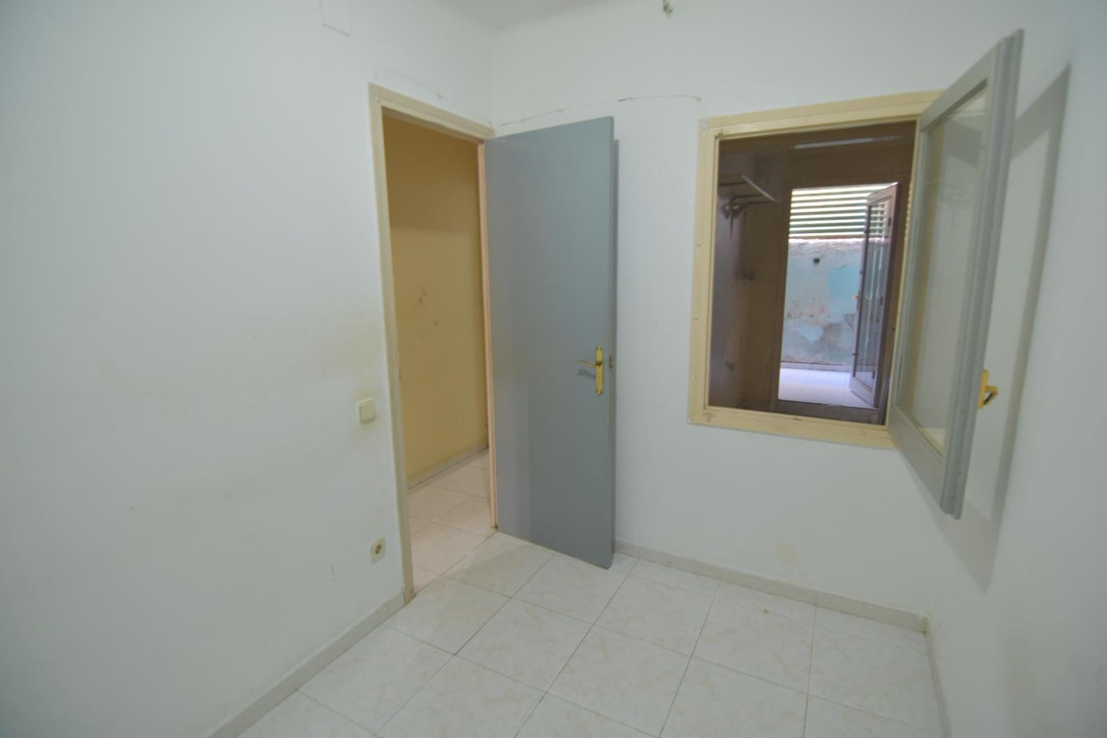 Piso de 3 habitaciones en Calafell en venta - 120.000 € (Ref: 9470362)