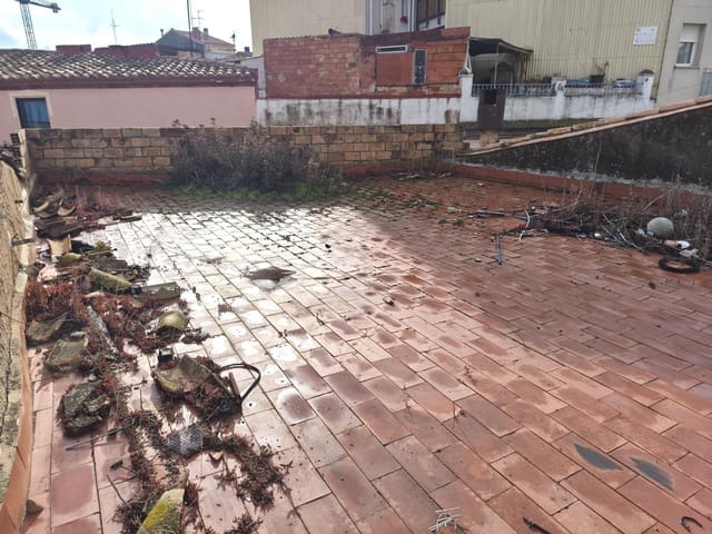 4 bedroom Townhouse for sale in El Vendrell - € 126,000 (Ref: 9470981)