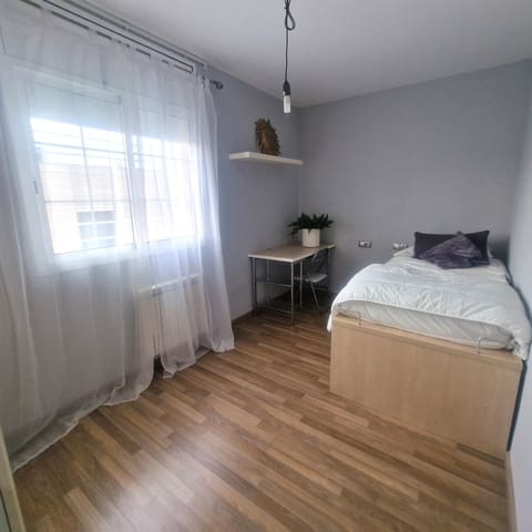 5 chambre Villa/Maison à vendre à Roda de Barà avec piscine garage - 412 000 € (Ref: 9472941)