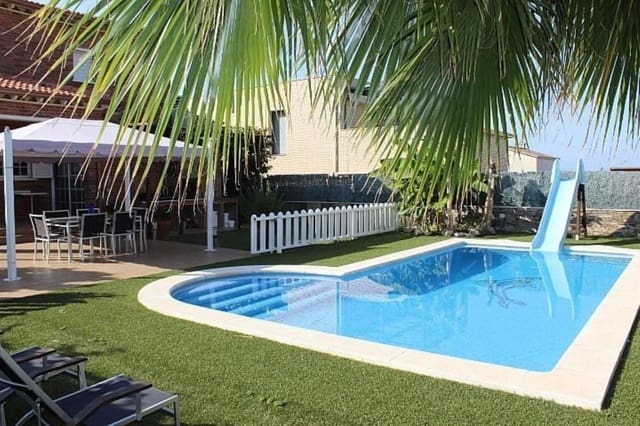 5 chambre Villa/Maison à vendre à Roda de Barà avec piscine garage - 412 000 € (Ref: 9472941)
