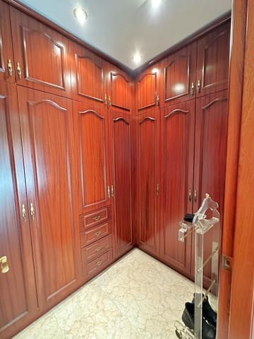 4 bedroom Terraced Villa for sale in Vilanova i la Geltrú with pool garage - € 480,000 (Ref: 9499005)