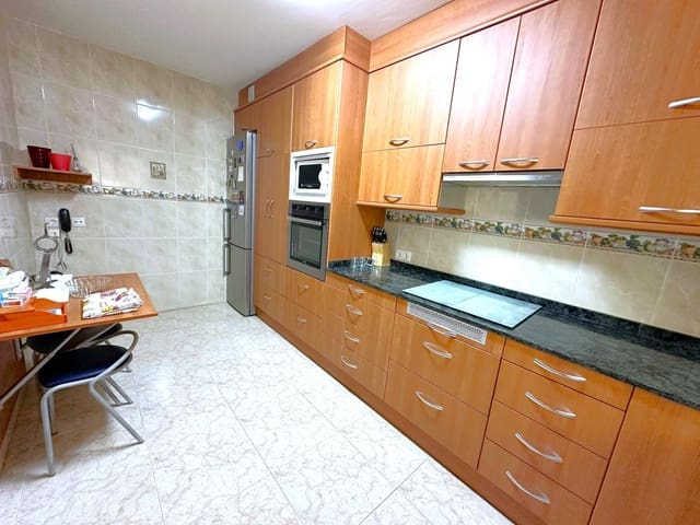 4 bedroom Terraced Villa for sale in Vilanova i la Geltrú with pool garage - € 480,000 (Ref: 9499005)