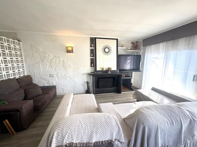 5 slaapkamer Villa te koop in Roda de Barà met zwembad garage - € 630.000 (Ref: 9516058)