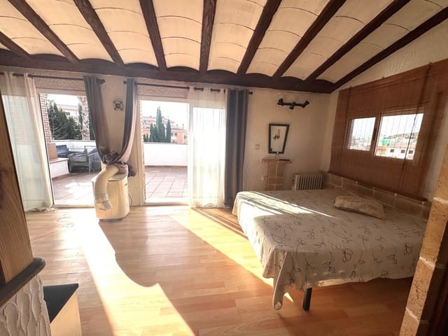 5 slaapkamer Villa te koop in Roda de Barà met zwembad garage - € 630.000 (Ref: 9516058)