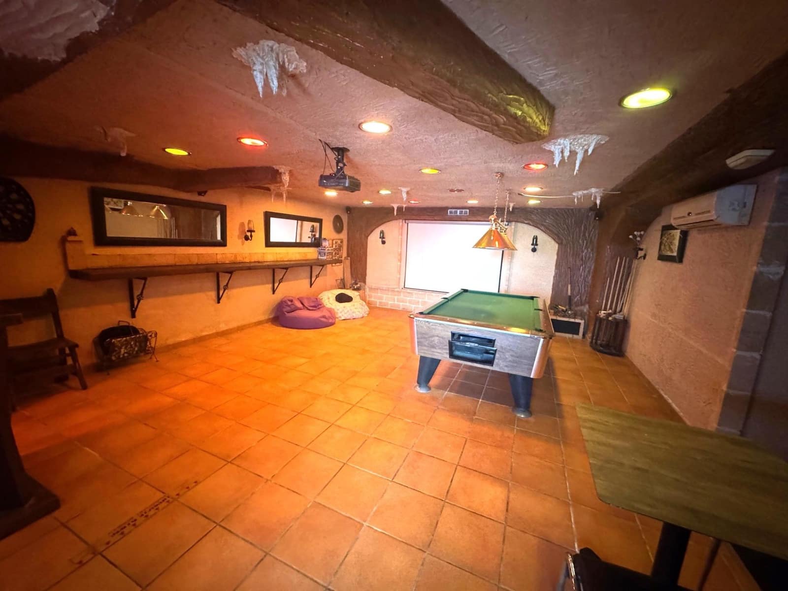 5 slaapkamer Villa te koop in Roda de Bara met zwembad garage - € 630.000 (Ref: 9516058)