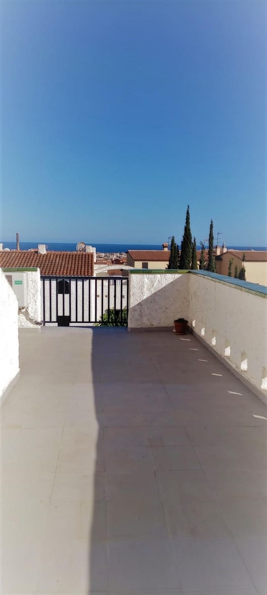 3 sovrum Radhus att hyra i Torredembarra med pool - 892 € (Ref: 9518861)