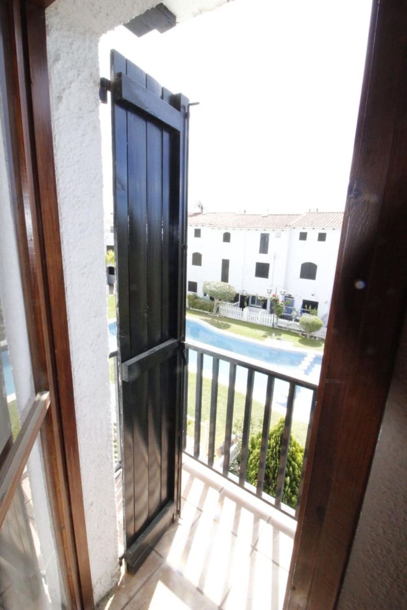 3 sovrum Radhus att hyra i Torredembarra med pool - 892 € (Ref: 9518861)