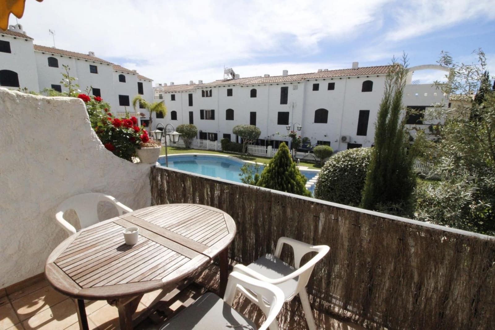 3 sovrum Radhus att hyra i Torredembarra med pool - 892 € (Ref: 9518861)