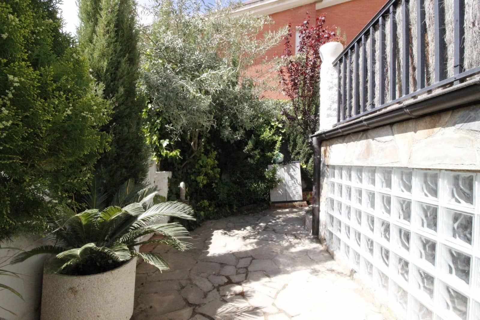 3 sovrum Radhus att hyra i Torredembarra med pool - 892 € (Ref: 9518861)