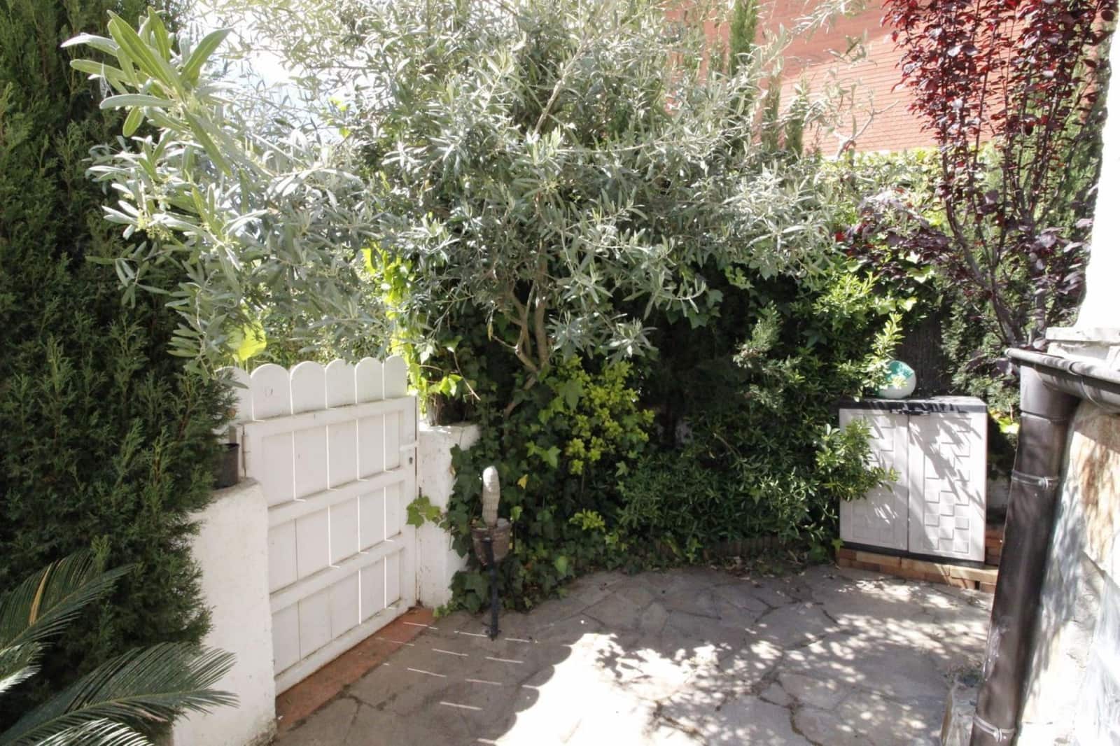 3 sovrum Radhus att hyra i Torredembarra med pool - 892 € (Ref: 9518861)