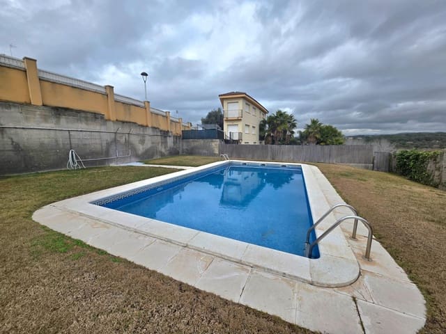 2 soverom Rekkehus til salgs i La Riera de Gaià med svømmebasseng garasje - € 285 000 (Ref: 9520827)