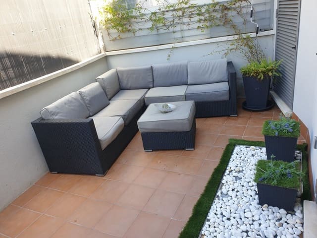 4 slaapkamer Rijtjeshuis te koop in Roda de Barà met zwembad - € 240.000 (Ref: 9521330)