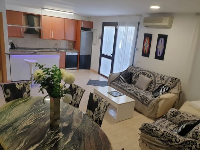 4 slaapkamer Rijtjeshuis te koop in Roda de Barà met zwembad - € 240.000 (Ref: 9521330)