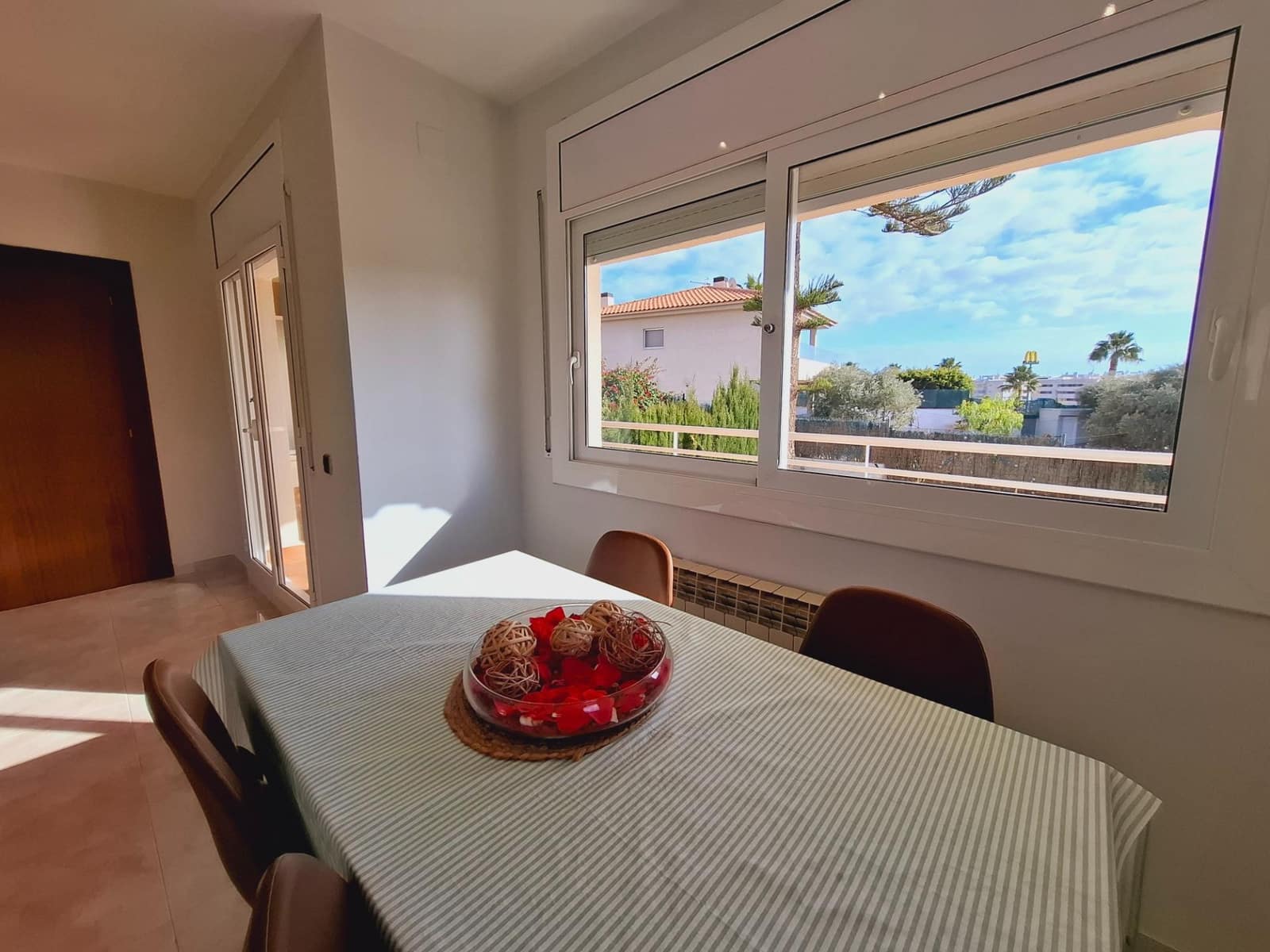 4 sypialnia Dom szeregowy na sprzedaż w Calafell z basenem - 480 000 € (Ref: 9521332)