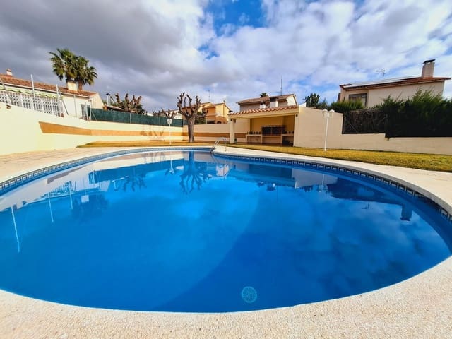 4 sovrum Radhus till salu i Calafell med pool - 480 000 € (Ref: 9521332)