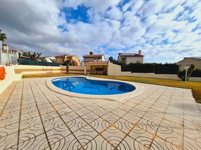 4 sovrum Radhus till salu i Calafell med pool - 480 000 € (Ref: 9521332)