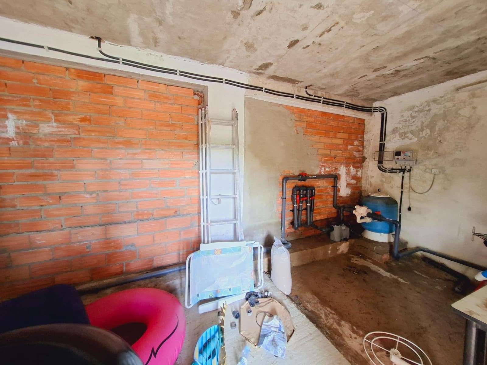 5 bedroom Villa for sale in Calafell with pool - € 325,000 (Ref: 9521335)