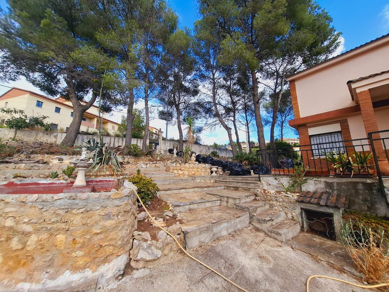 5 bedroom Villa for sale in Calafell with pool - € 325,000 (Ref: 9521335)