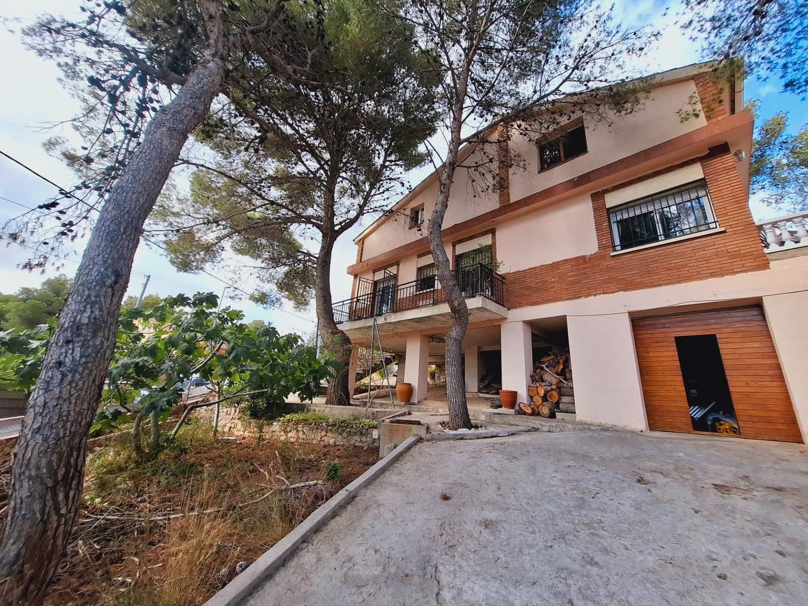 5 bedroom Villa for sale in Calafell with pool - € 325,000 (Ref: 9521335)