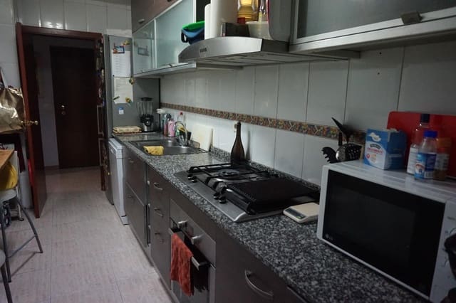 4 bedroom Apartment for sale in Vilafranca del Penedès with garage - € 175,000 (Ref: 9521409)