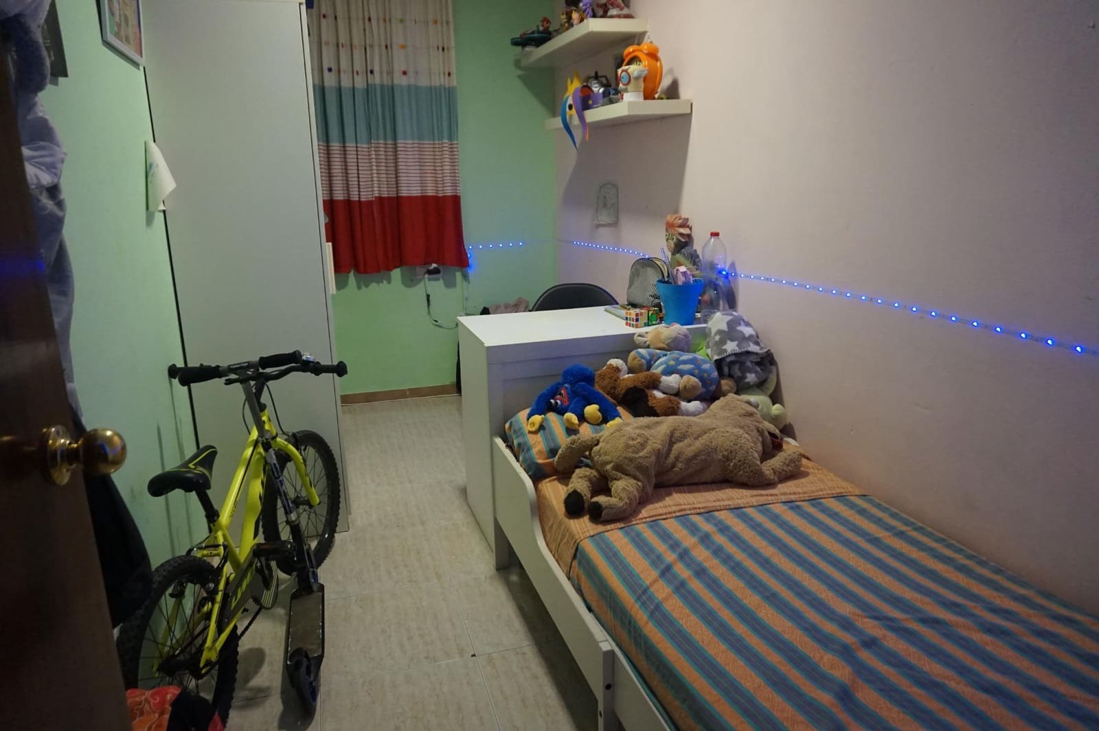 4 bedroom Apartment for sale in Vilafranca del Penedes with garage - € 175,000 (Ref: 9521409)