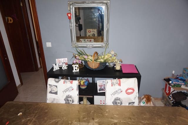 4 bedroom Apartment for sale in Vilafranca del Penedès with garage - € 175,000 (Ref: 9521409)