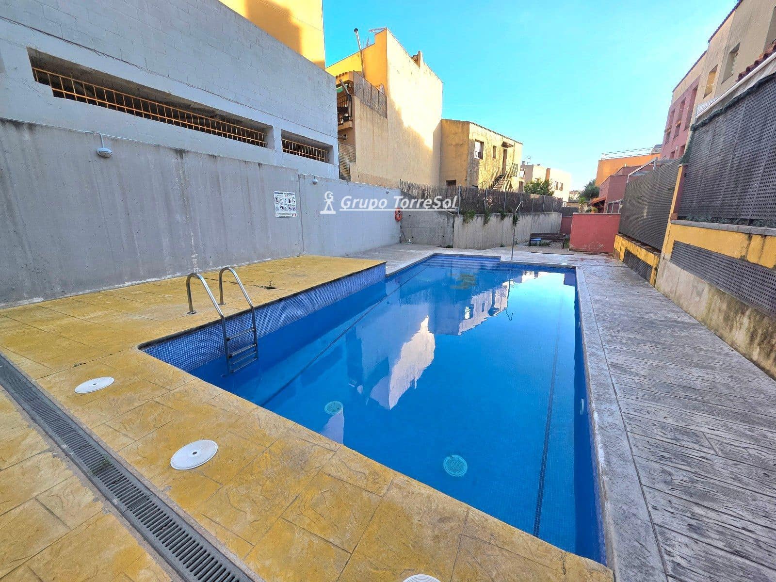 2 bedroom Flat for sale in Els Pallaresos with pool garage - € 243,000 (Ref: 9534609)