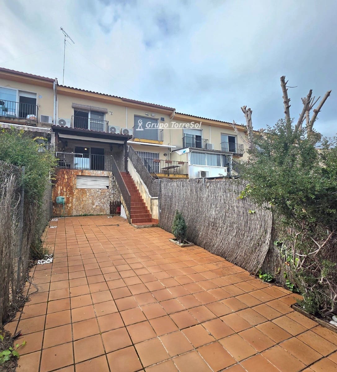 2 soverom Hus til salgs i La Riera de Gaia med svømmebasseng garasje - € 280 000 (Ref: 9534611)