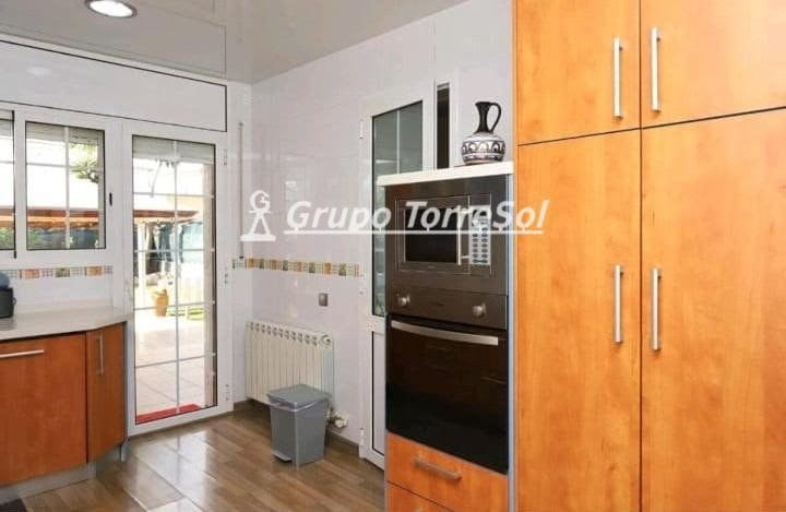 5 soverom Villa til salgs i Roda de Bara med svømmebasseng garasje - € 412 000 (Ref: 9534615)