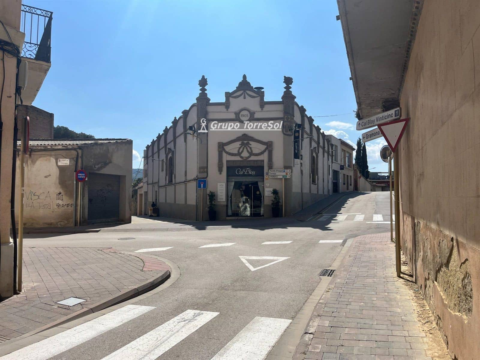 6 bedroom Villa for sale in Sant Sadurni d'Anoia with garage - € 300,000 (Ref: 9534621)