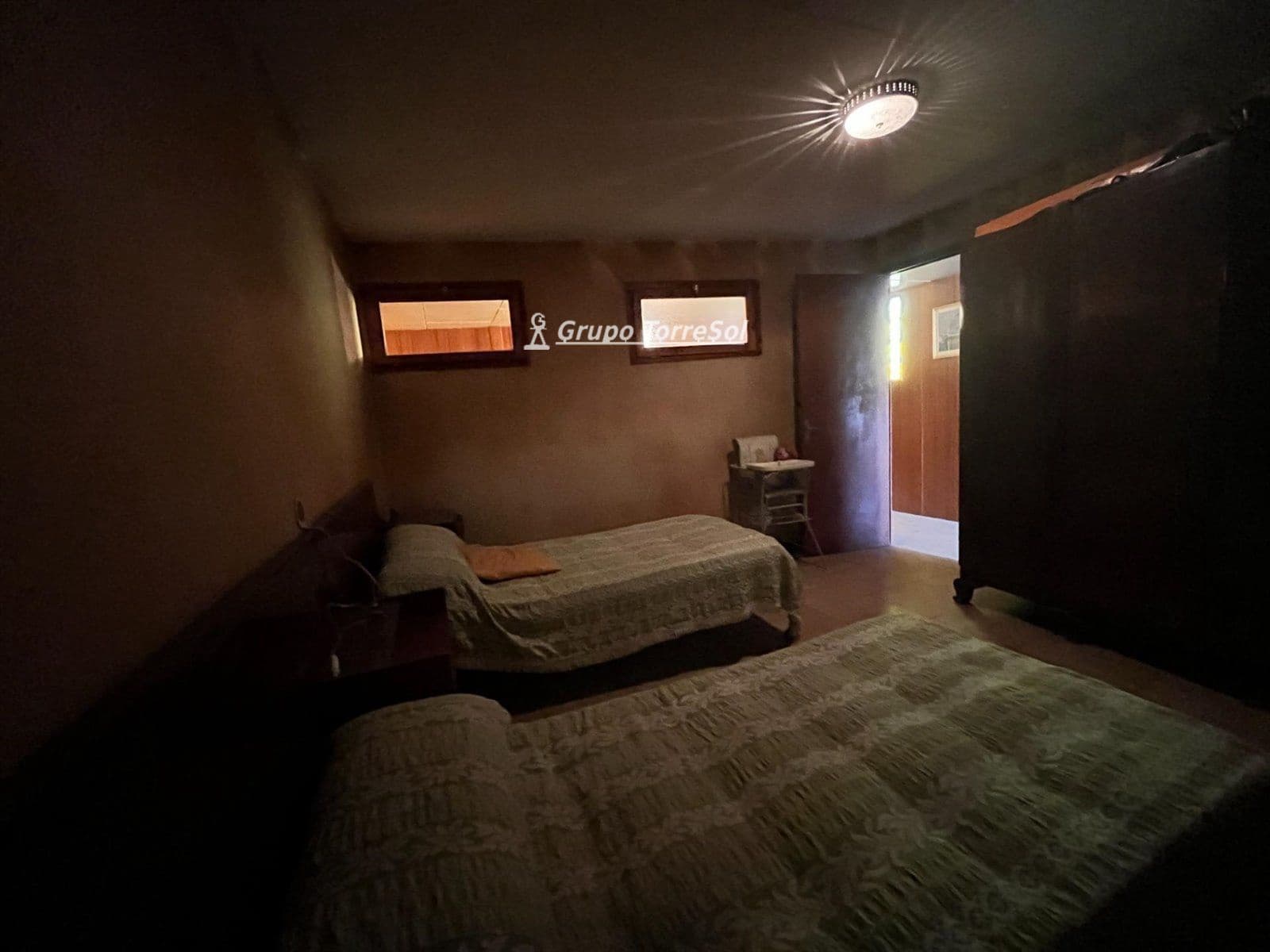 6 bedroom Villa for sale in Sant Sadurni d'Anoia with garage - € 300,000 (Ref: 9534621)