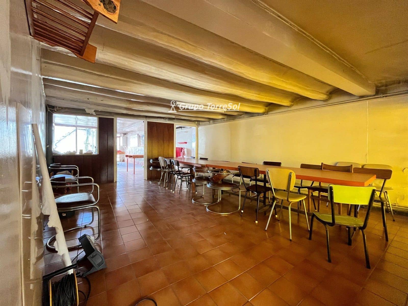 6 bedroom Villa for sale in Sant Sadurni d'Anoia with garage - € 300,000 (Ref: 9534621)