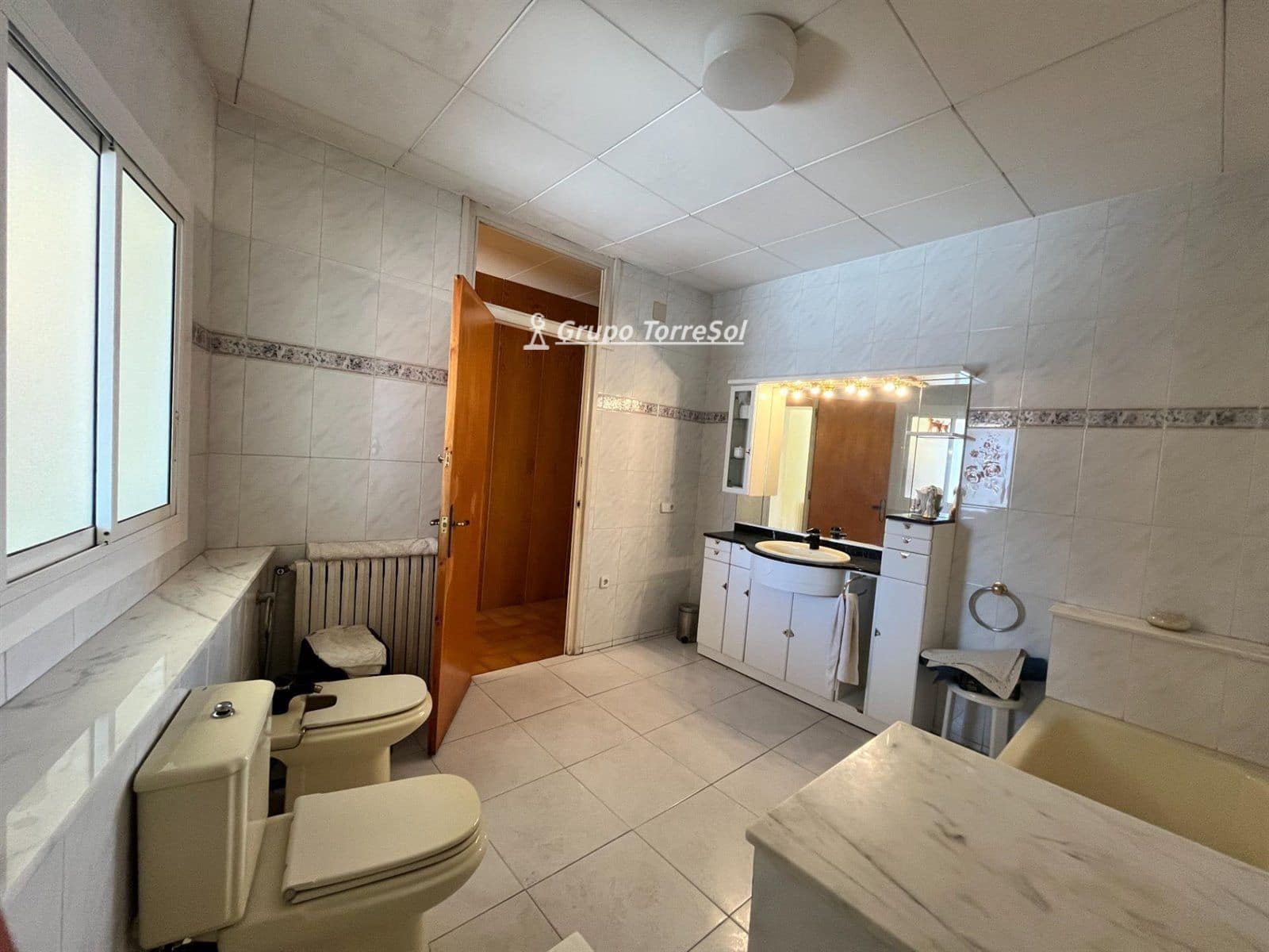 6 bedroom Villa for sale in Sant Sadurni d'Anoia with garage - € 300,000 (Ref: 9534621)