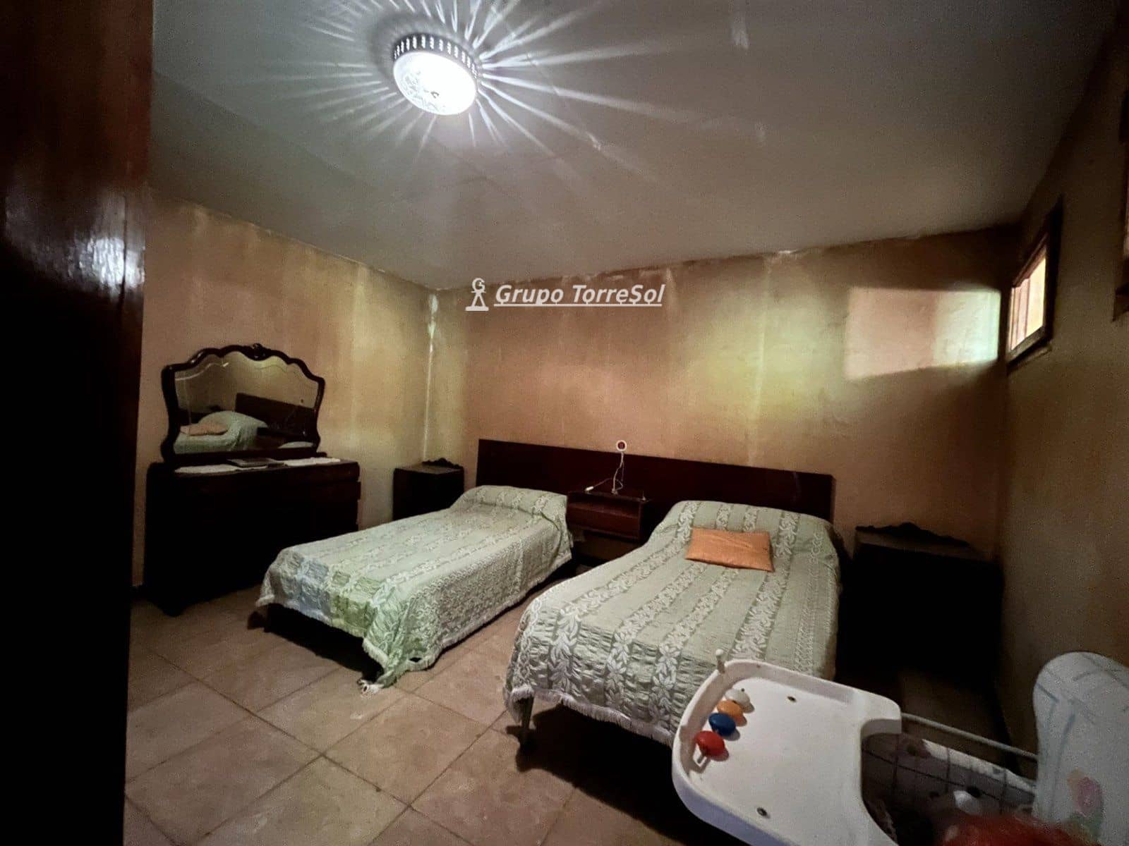 6 bedroom Villa for sale in Sant Sadurni d'Anoia with garage - € 300,000 (Ref: 9534621)