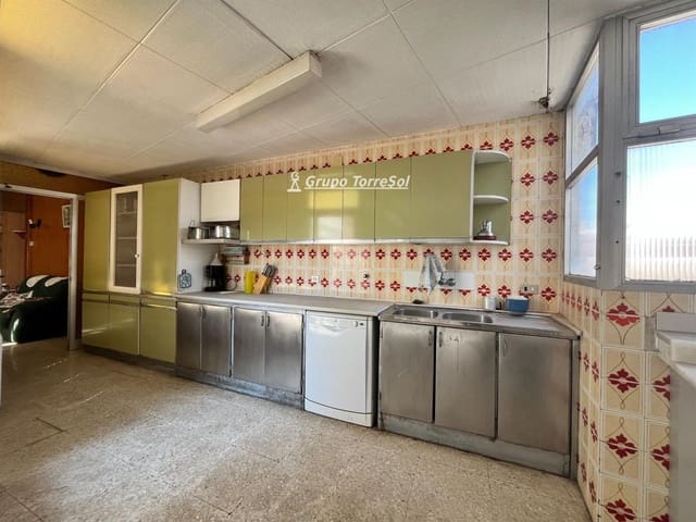 Chalet de 6 habitaciones en Sant Sadurní d'Anoia en venta con garaje - 300.000 € (Ref: 9534621)