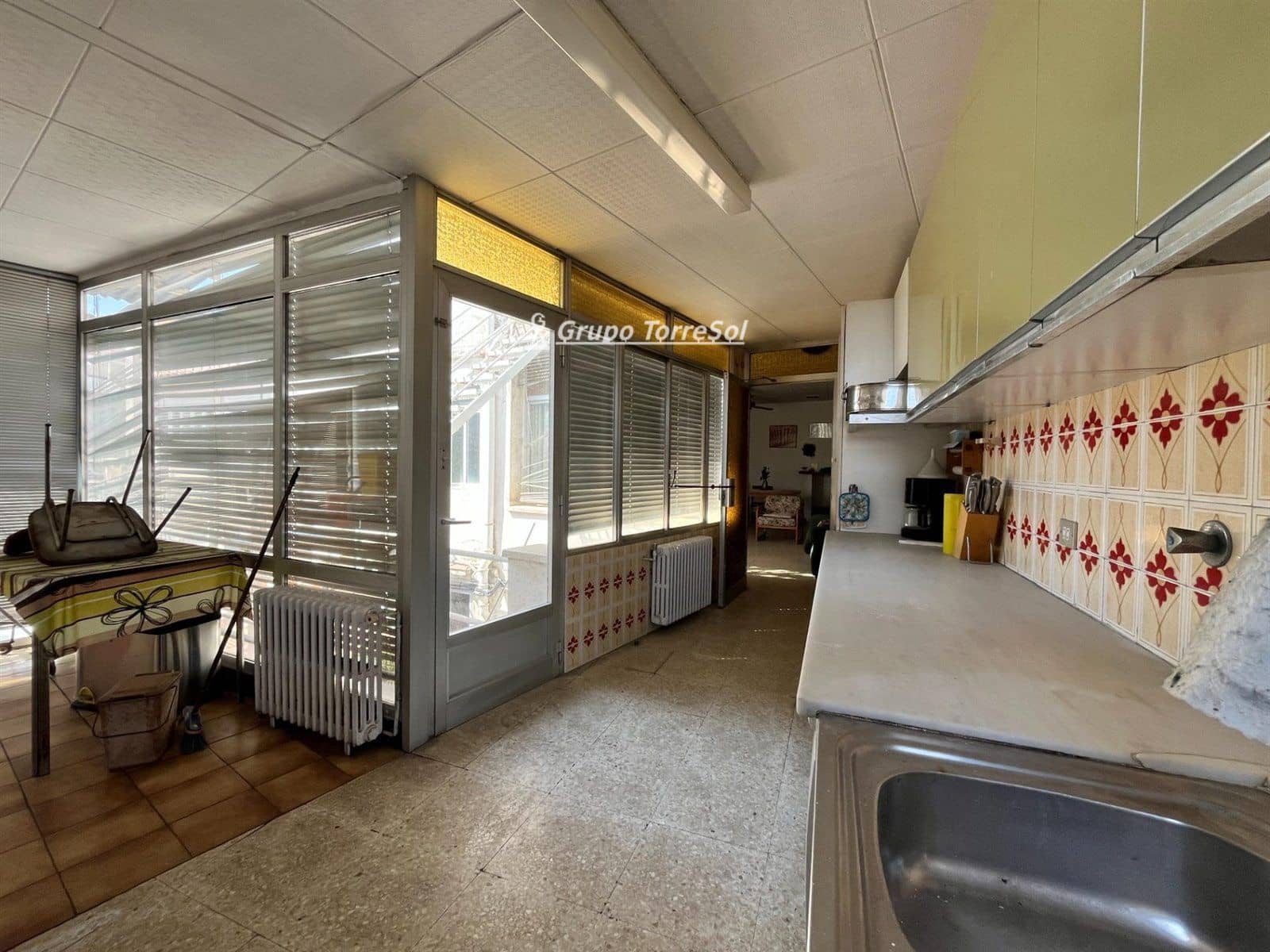 6 bedroom Villa for sale in Sant Sadurni d'Anoia with garage - € 300,000 (Ref: 9534621)